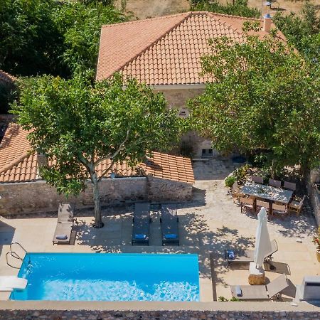 Villa Callisto- Elegant Restored Villa With Pool Gyri Bagian luar foto