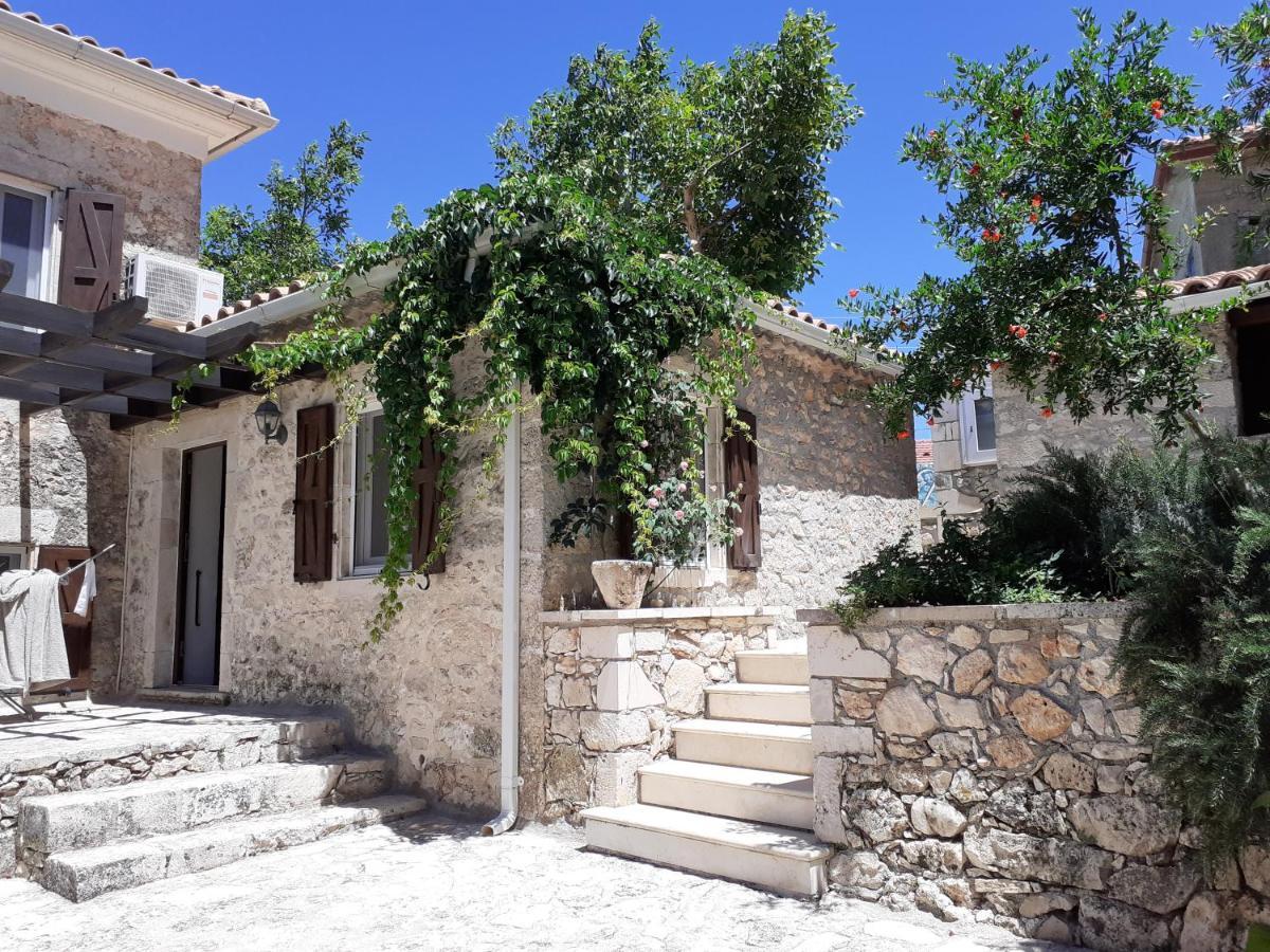 Villa Callisto- Elegant Restored Villa With Pool Gyri Bagian luar foto