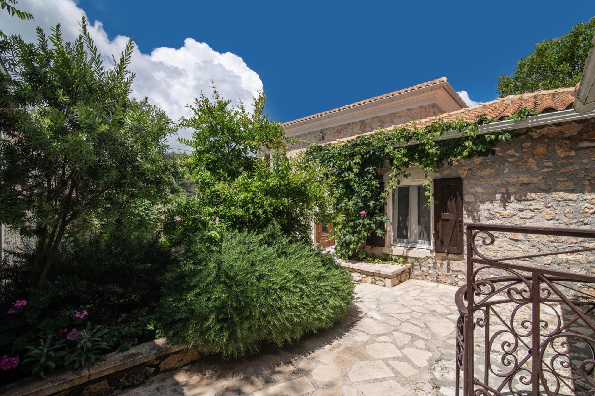 Villa Callisto- Elegant Restored Villa With Pool Gyri Bagian luar foto
