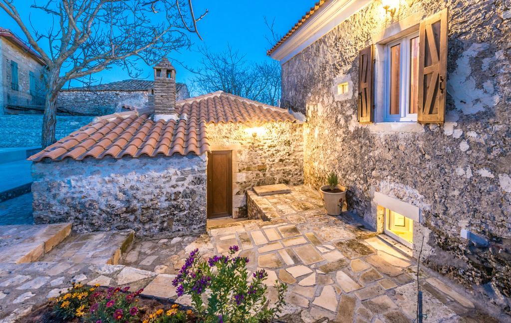 Villa Callisto- Elegant Restored Villa With Pool Gyri Bagian luar foto