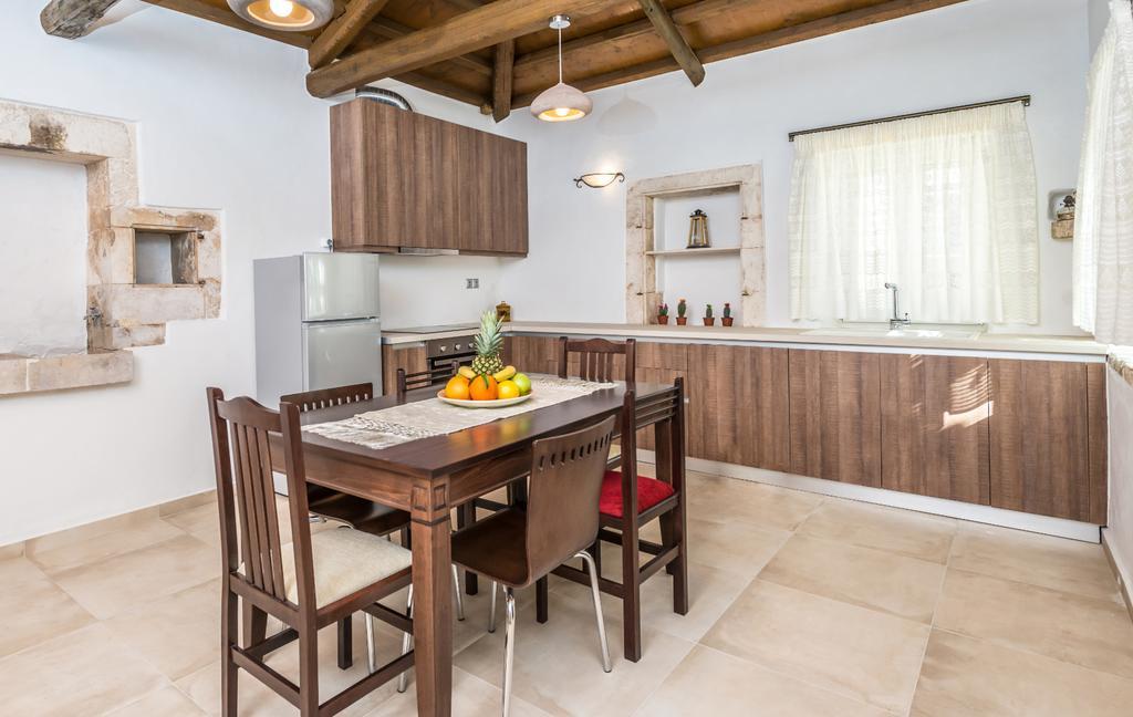 Villa Callisto- Elegant Restored Villa With Pool Gyri Bagian luar foto