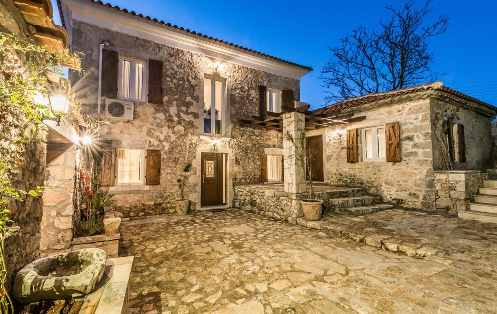 Villa Callisto- Elegant Restored Villa With Pool Gyri Bagian luar foto
