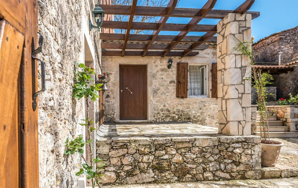 Villa Callisto- Elegant Restored Villa With Pool Gyri Bagian luar foto
