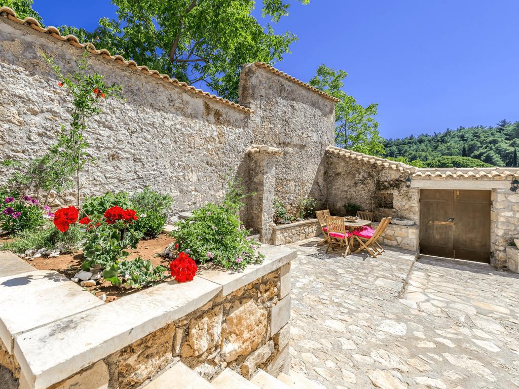 Villa Callisto- Elegant Restored Villa With Pool Gyri Bagian luar foto