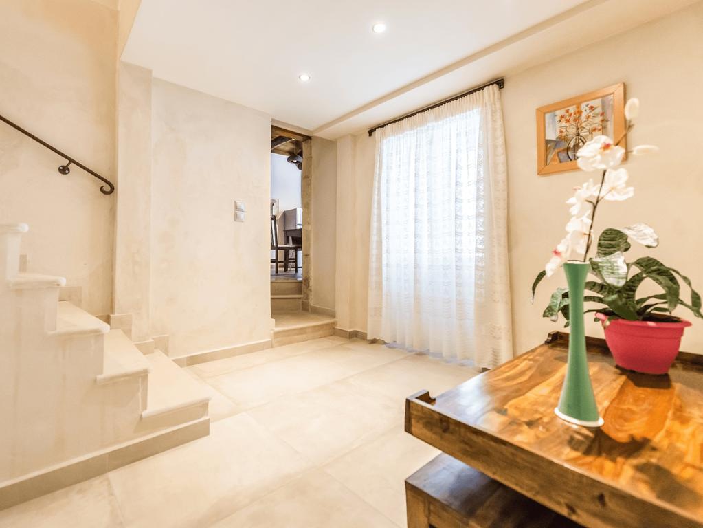 Villa Callisto- Elegant Restored Villa With Pool Gyri Bagian luar foto