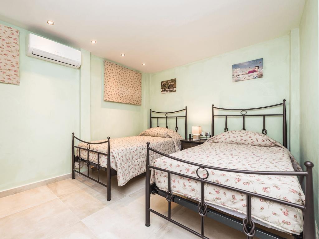 Villa Callisto- Elegant Restored Villa With Pool Gyri Bagian luar foto
