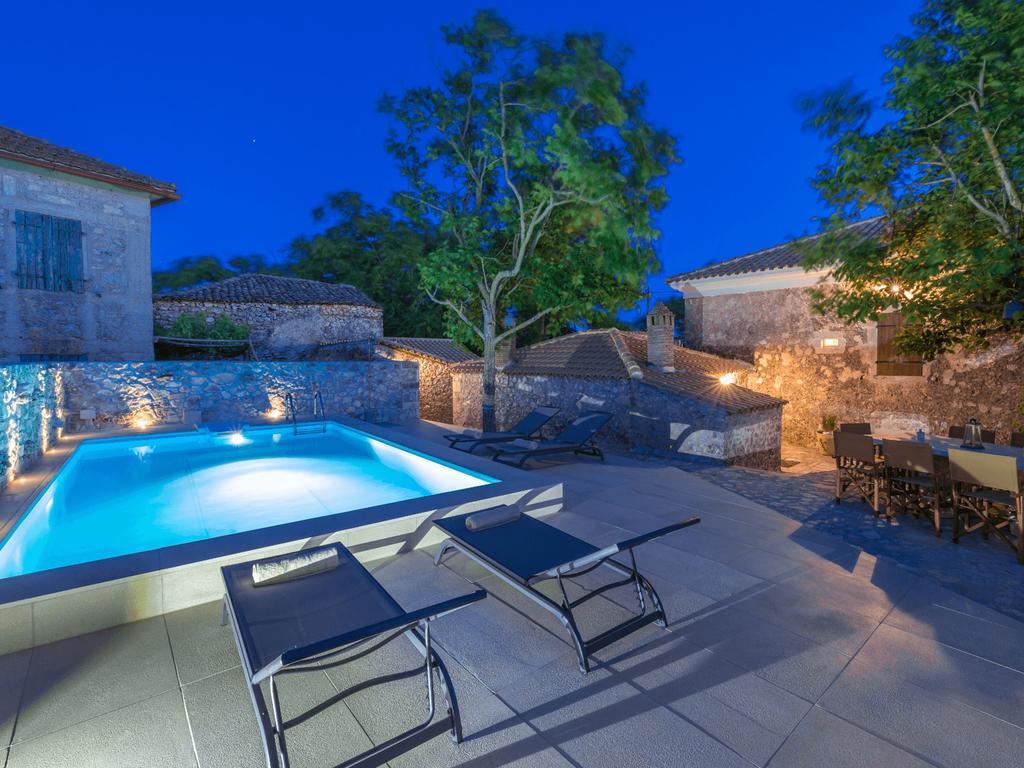 Villa Callisto- Elegant Restored Villa With Pool Gyri Bagian luar foto