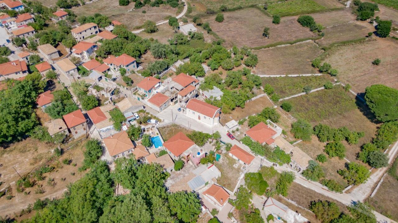 Villa Callisto- Elegant Restored Villa With Pool Gyri Bagian luar foto